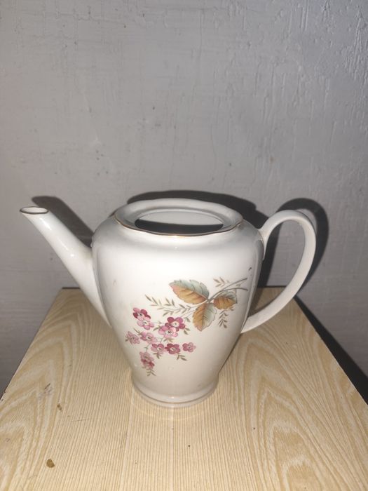 Продам чайник фарфоровый большой