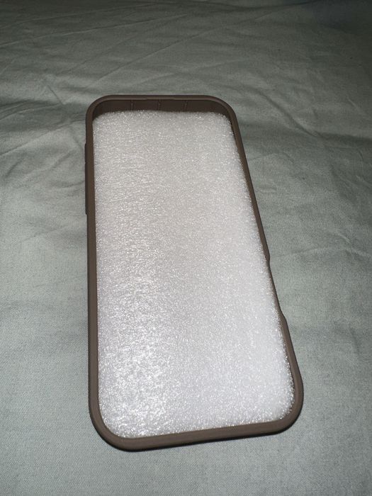 Vand husa NOUA iphone 16 pro max