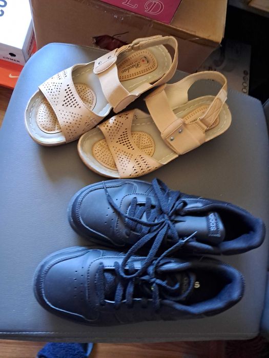 Продавам 2чифта обувки почти нови,маратонките са обувани 3 пъти