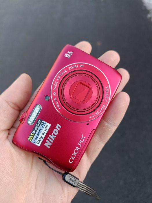Aparat foto Nikon Coolpix S3700 20.1 MP 8X