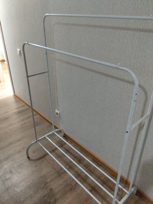 Продам вешалку не дорого
