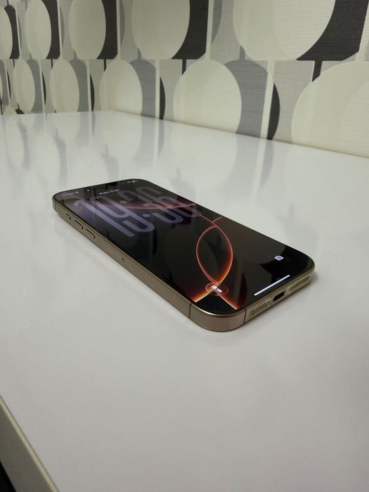 Vand iPhone 16 pro max impecabil Gold