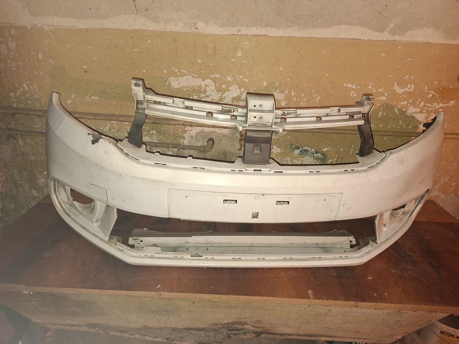 Bara spate Logan MCV, bara fata si volan Logan 2