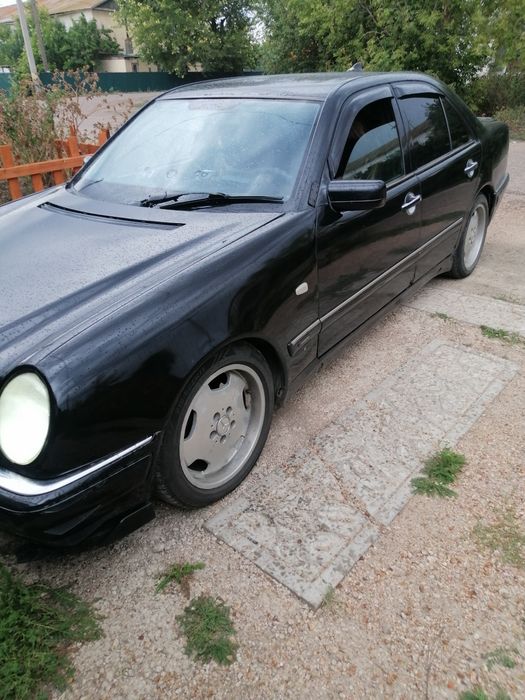 Продаю автомобиль Mercedes-Benz E320 Avantgarde — 1999 г.