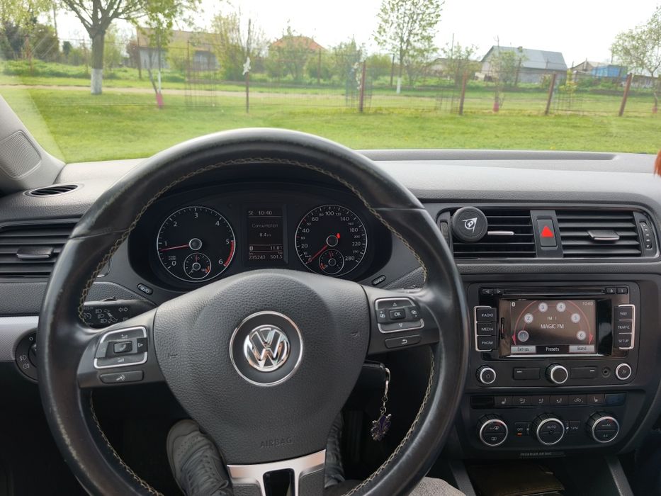 Vând Volkswagen Jetta 2013 | 1.6 TDI