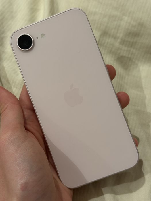 Iphone 17e soft pink / нов