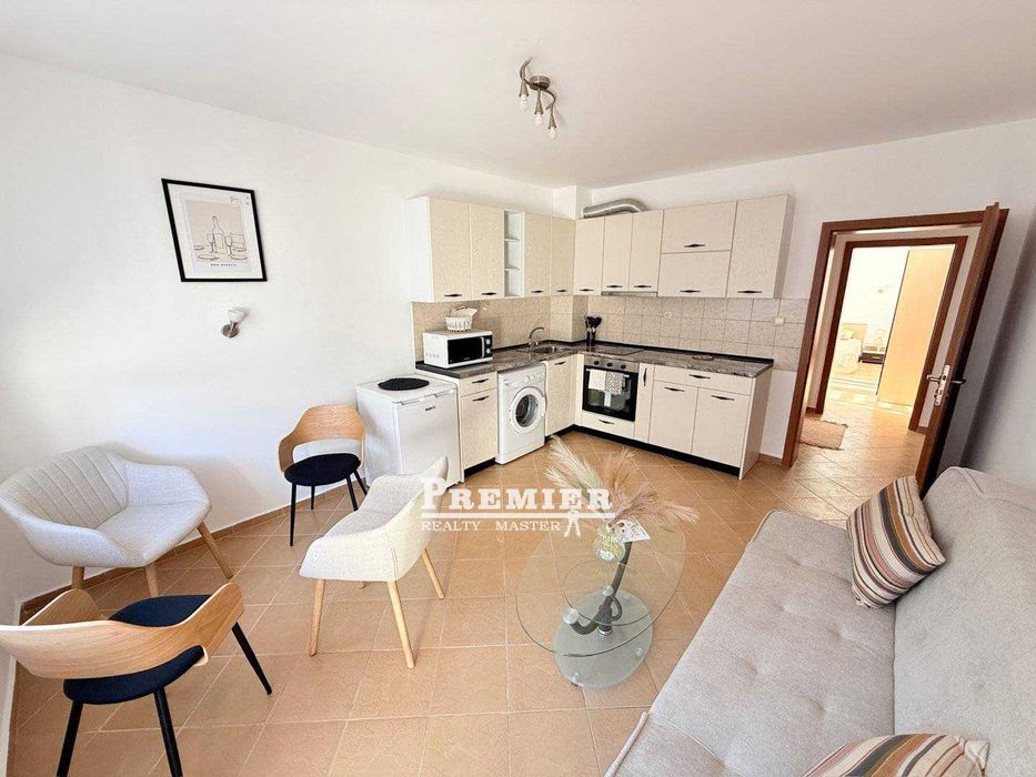 Тристаен апартамент в жилищна сграда в Слънчев бряг