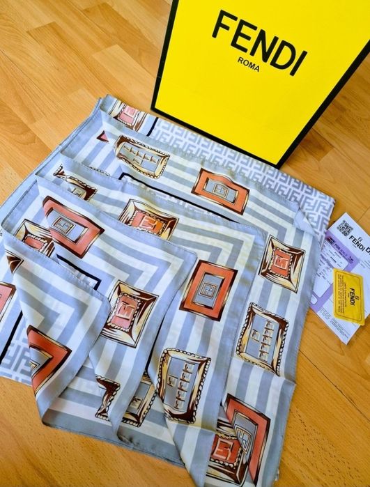 Esarfa matase naturala LV super model, saculet, etichetă