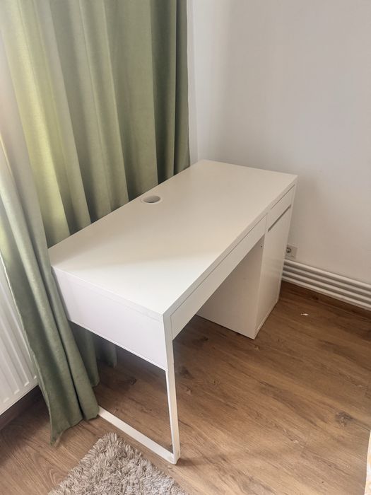 Vand birou Ikea in stare bună