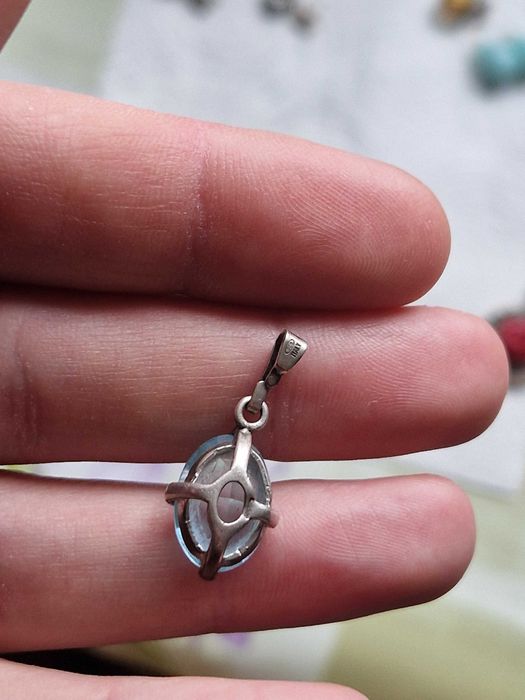 Pandantiv din argint cu Topaz – design elegant