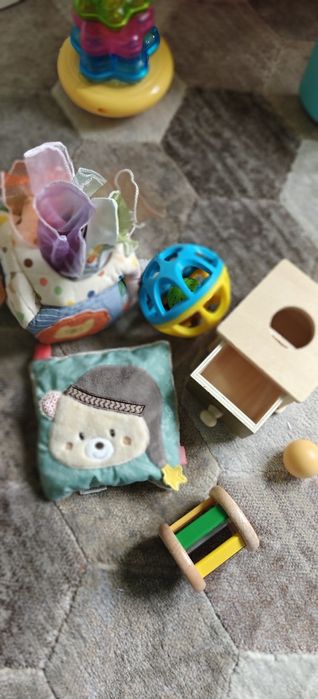Lot jucarii bebe 9-12 luni