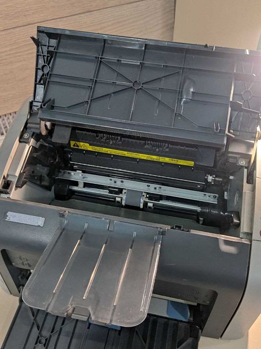 Принтер HP LazerJet 1010 лазерный ксерокс