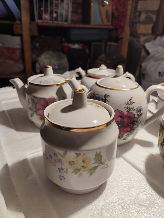 Продам фарфоровыйсервиз.