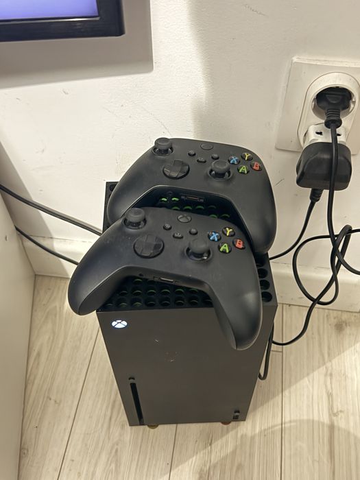 Vand/schimb xbox x garantie 2 controlere
