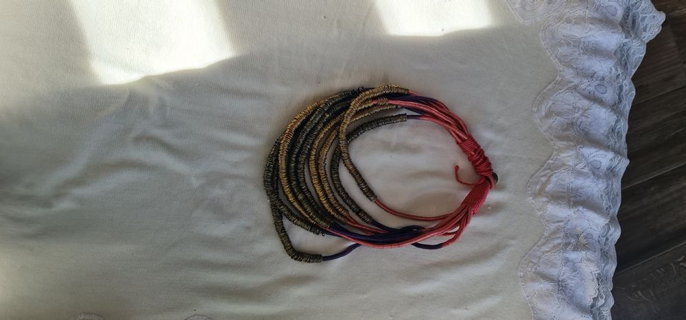 Ефектни колиета запазени.