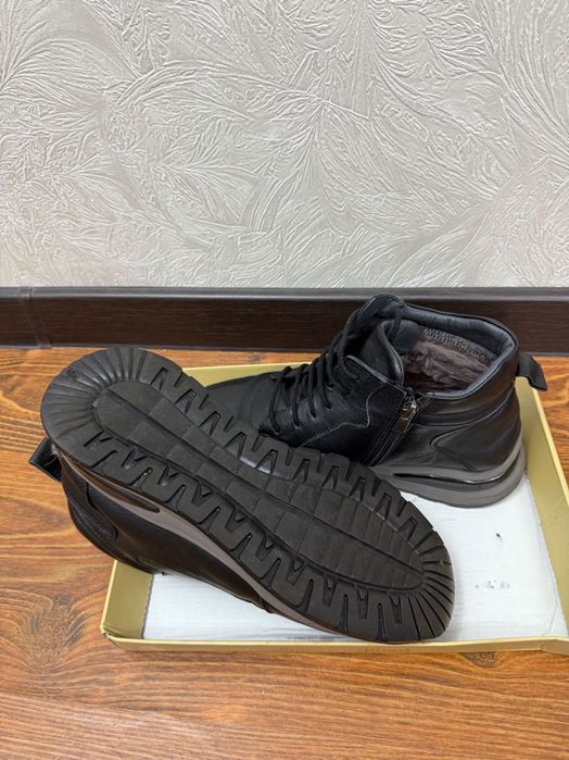 Ботинки зимние новые размер 41