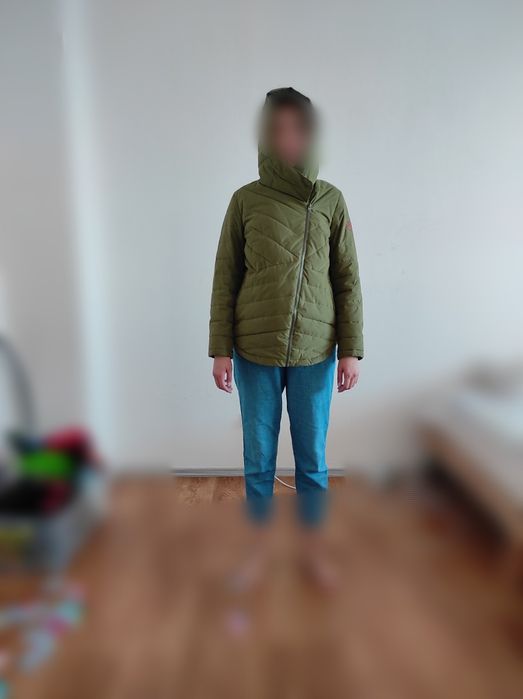Продам женскую куртку