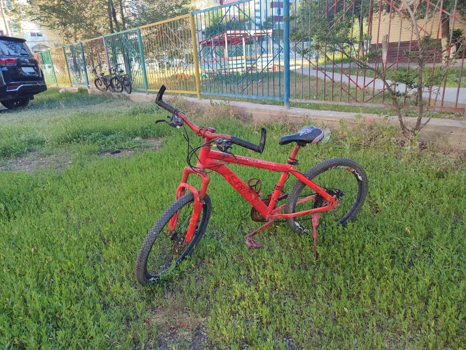 Велосипед красный