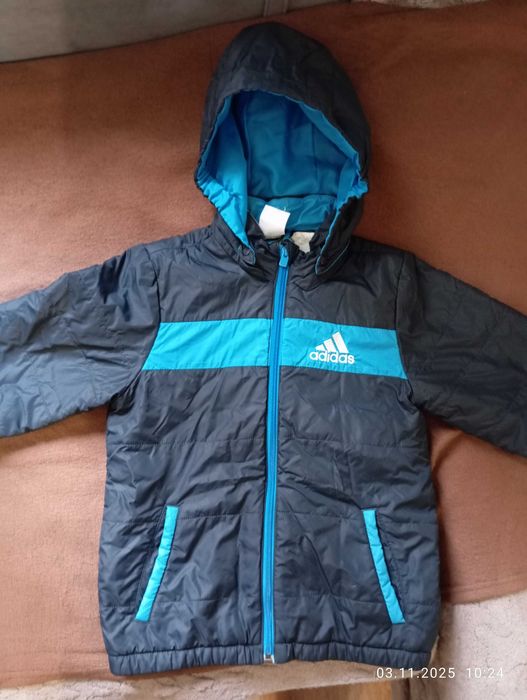 куртки ветровки .