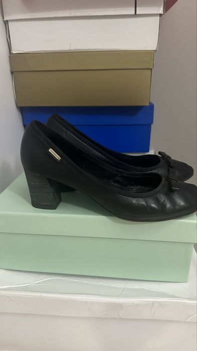 Продам обувь 39 размера