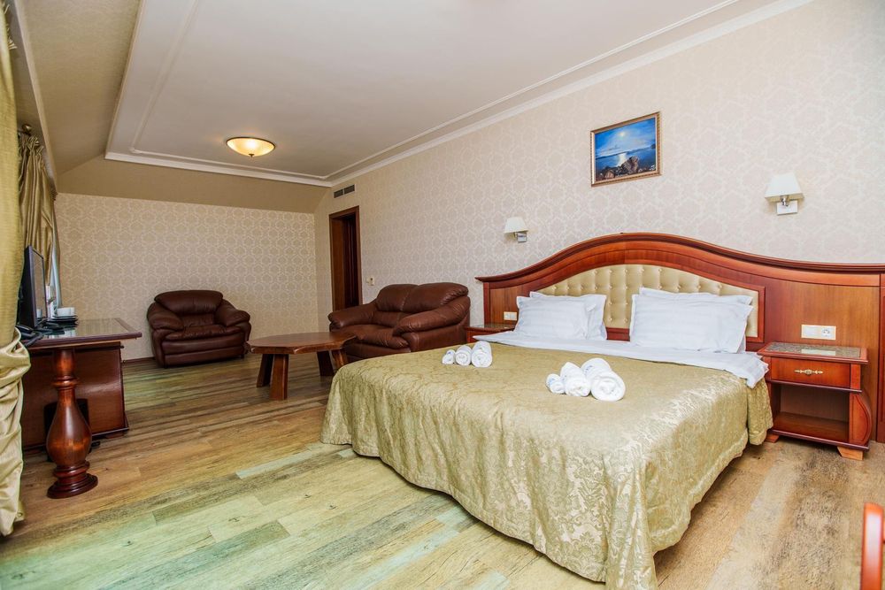 850 лв./мес хотелска стая с ток, вода, фитнес, паркинг и топъл басейн