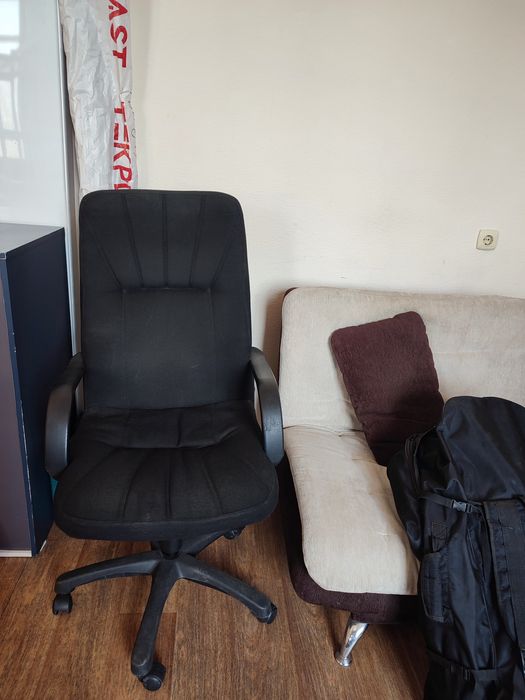 Офисная мебель. Стулья, стол