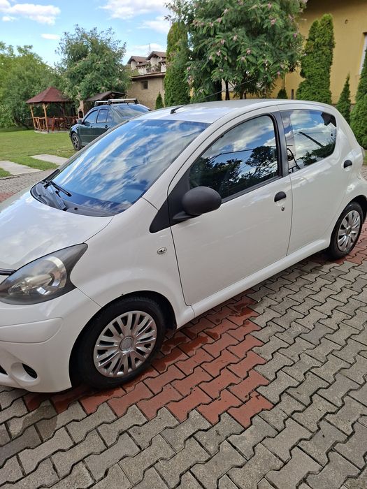 Vând Toyota ayego benzina