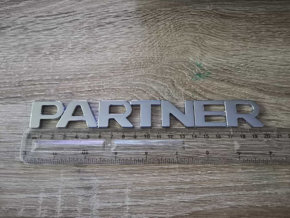 Емблема надпис лого Peugeot Partner