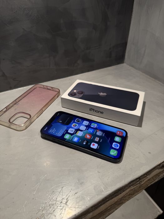 Перфектен Iphone 13  Midnight + подаръци