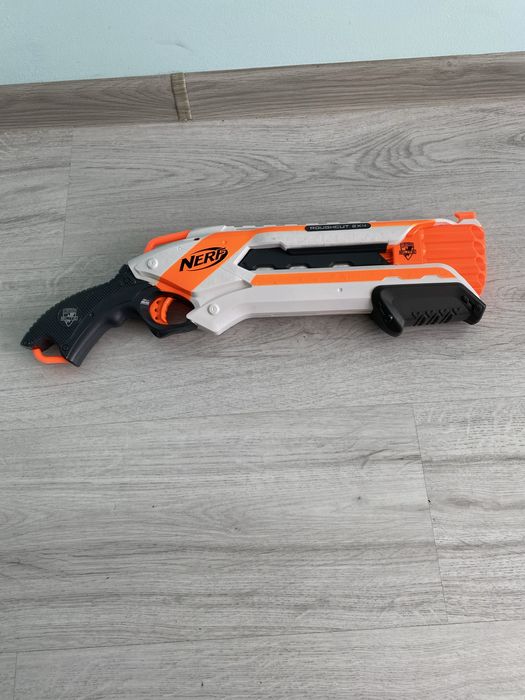 ТОП оферта! NERF пушка Rough Cut 2x4 с 8 стрели - 30 лева