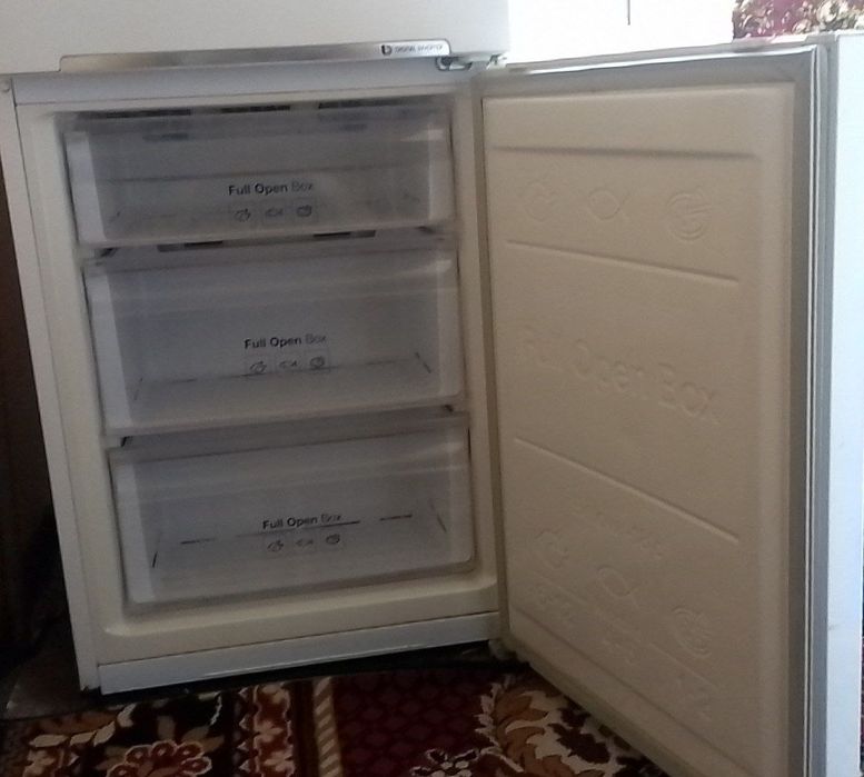 Холодильник SAMSUNG