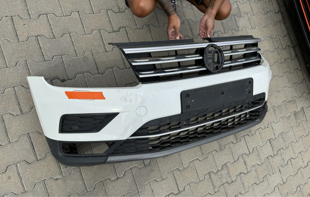 Оригинална предна броня с решетка за VW Volkswagen Tiguan след 2016г