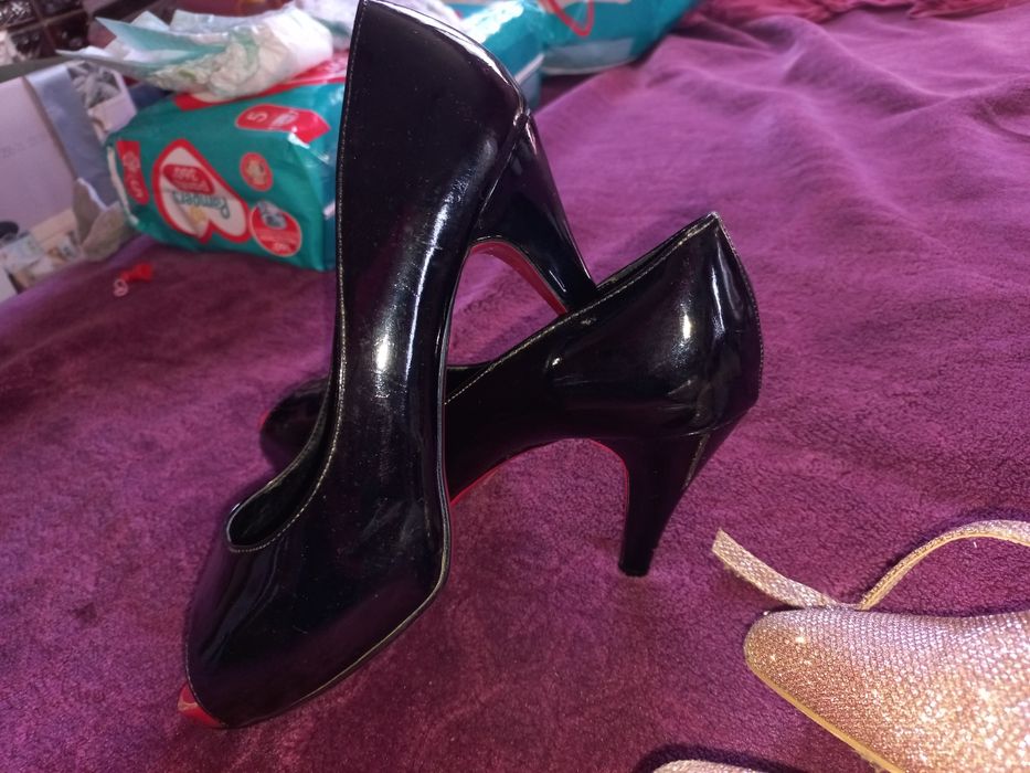 Vând pantofi 3 perechi împreună