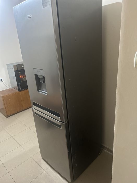 Хладилник Whirlpool с долна камера
