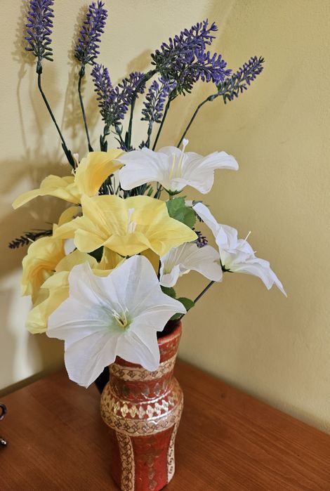 Уникална ваза облечена в кожа