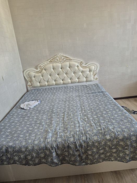 Продам спальный гарнитур