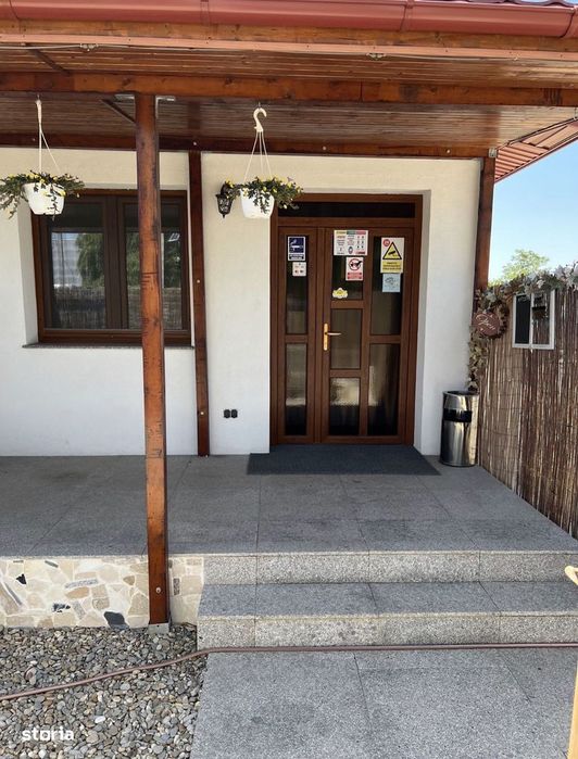 Vand casa mica pretabila persoana singura sau cuplu tanar