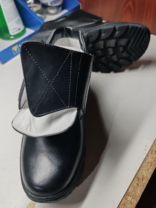 Ghete din piele produse în România