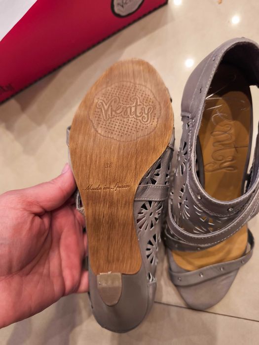 Нови дамски сандали от ест. кожа 38 н.