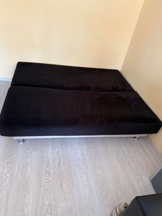 Продавам Диван 1.40/1.90