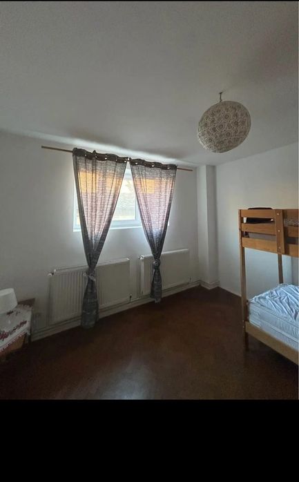 Apartament la casă 3 camere de închiriat