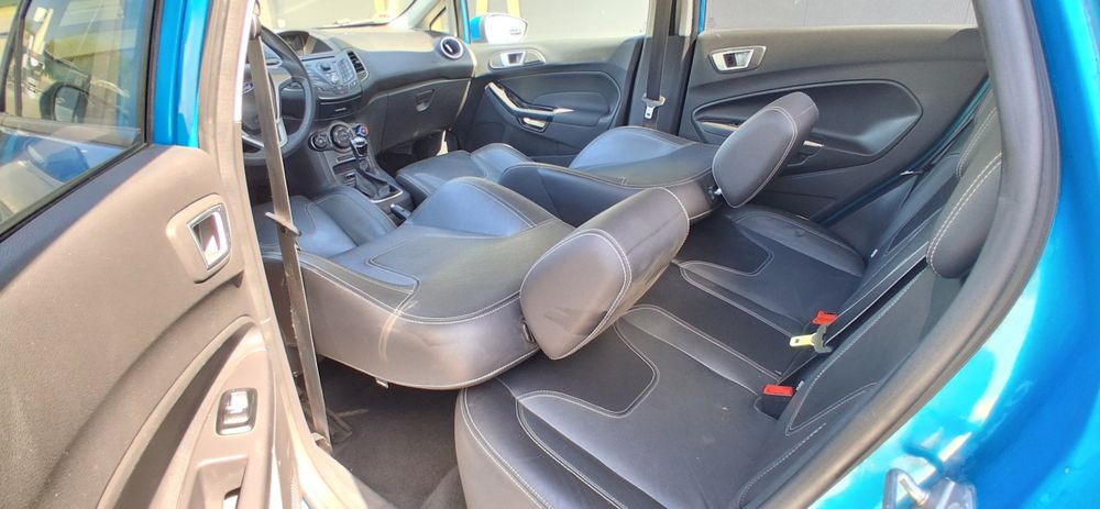 Vând Ford fiesta tutaniu