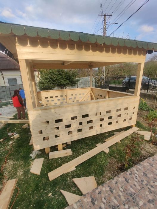 executam  foișoare  căsuțe de gradina