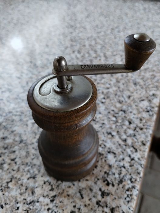 Rasnita din lemn piper