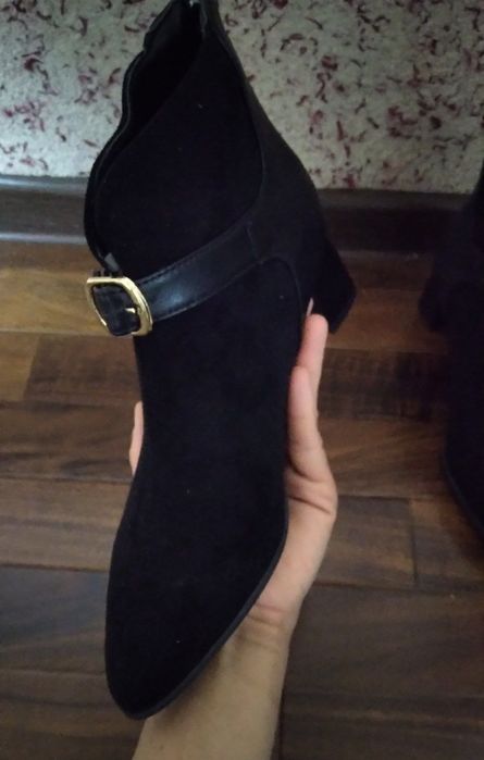 Zudlik bilan Sotiladi Ayollar Sapogi