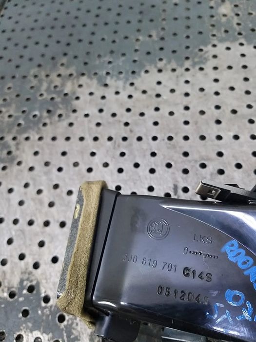 Grila ventilatie bord stanga skoda roomster 5j0819701