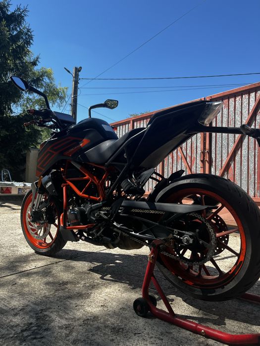 KTM DUKE 125 2023 cu accesorii