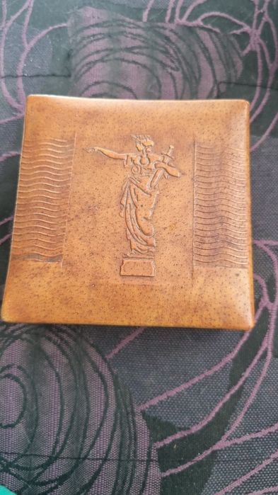 Стара кожена кутия