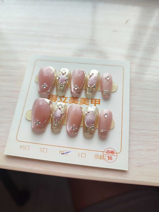 Накладные ногти для красоты