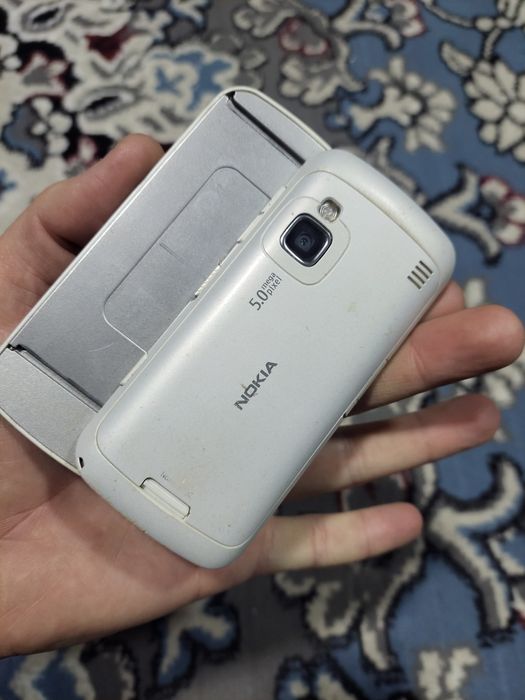 Nokia c6.00 white sotladi